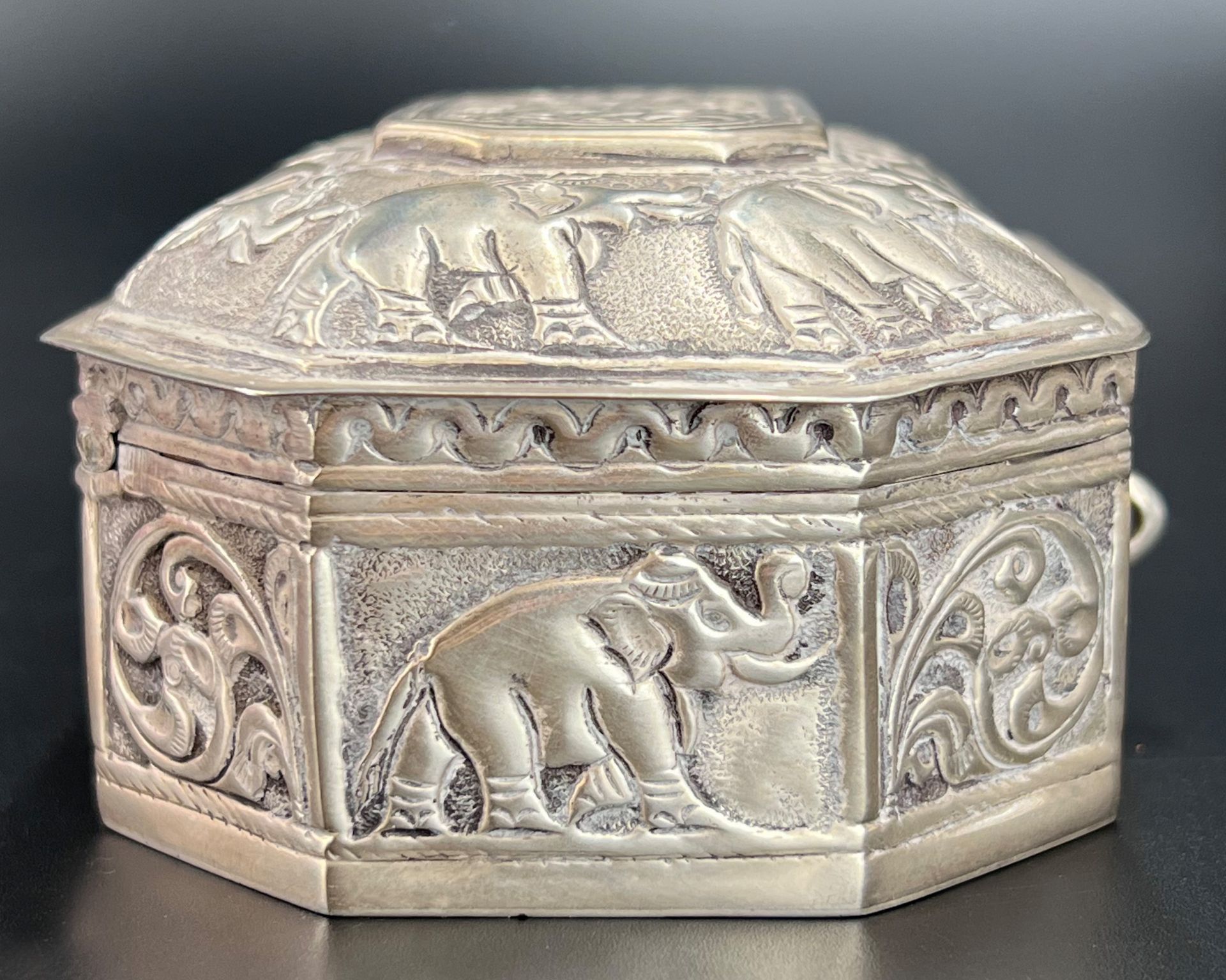 Casket with lucky elephant. Silver 800. - Image 4 of 8