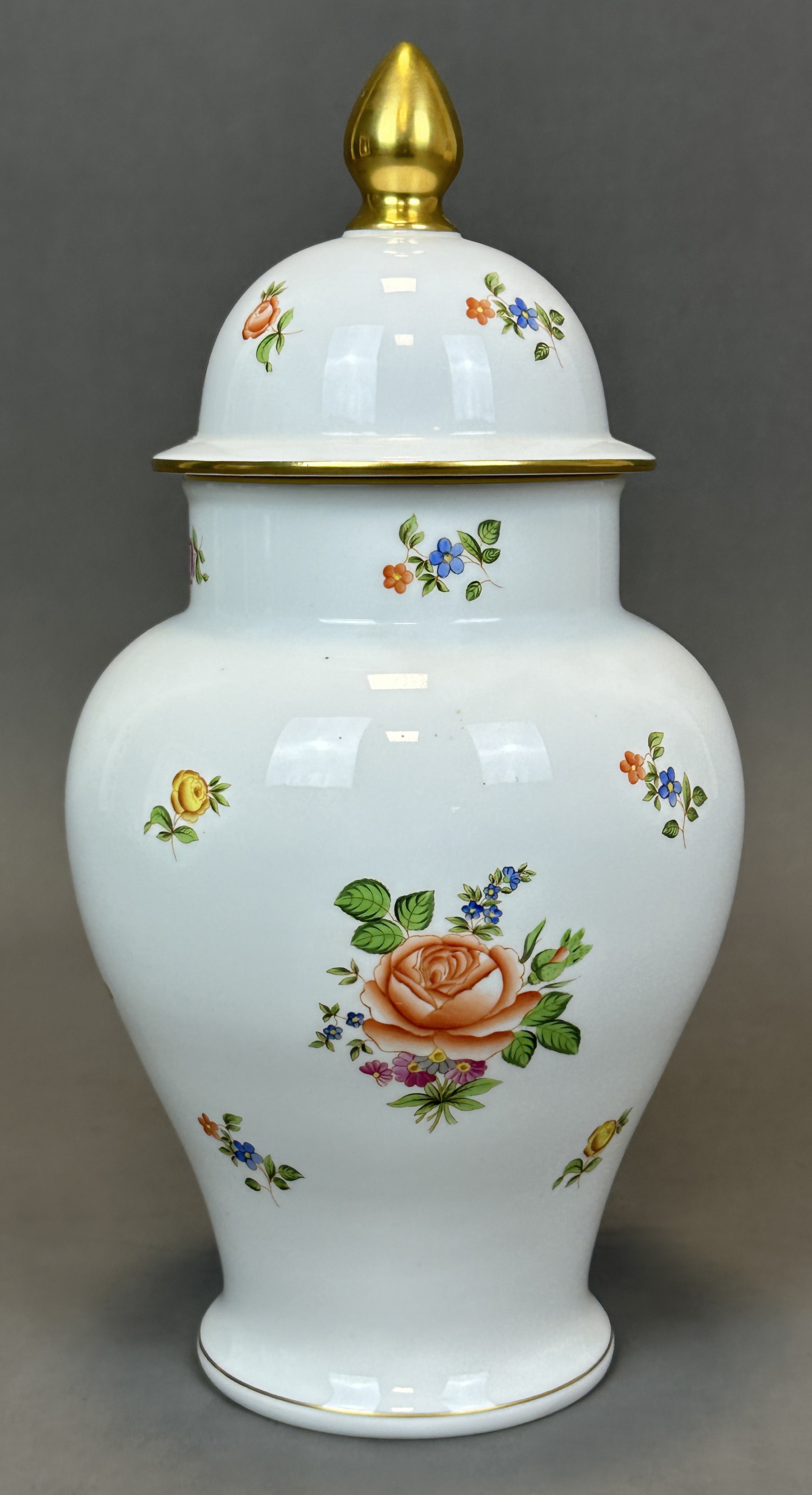 Lidded vase. HEREND. - Image 3 of 9