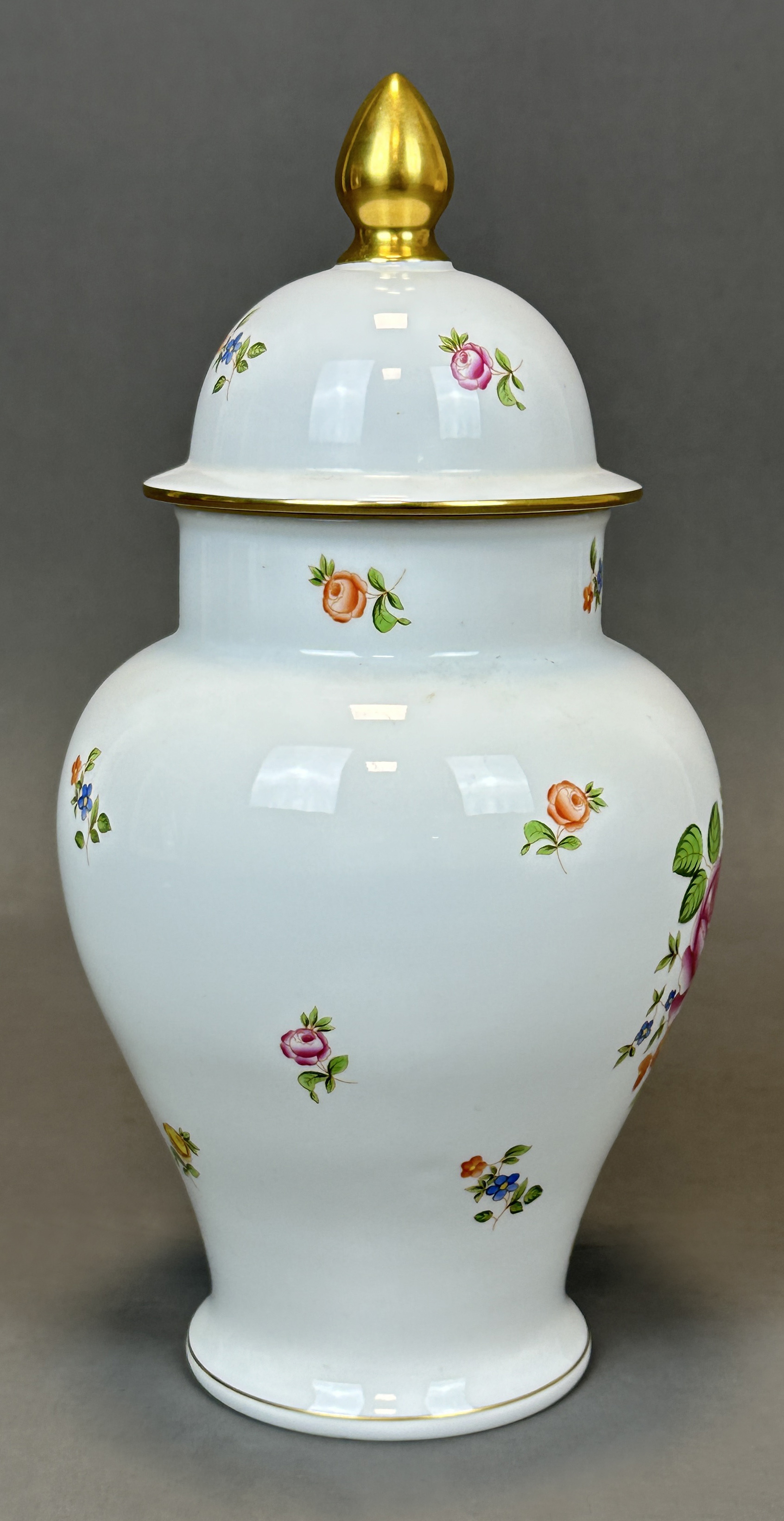 Lidded vase. HEREND. - Image 4 of 9