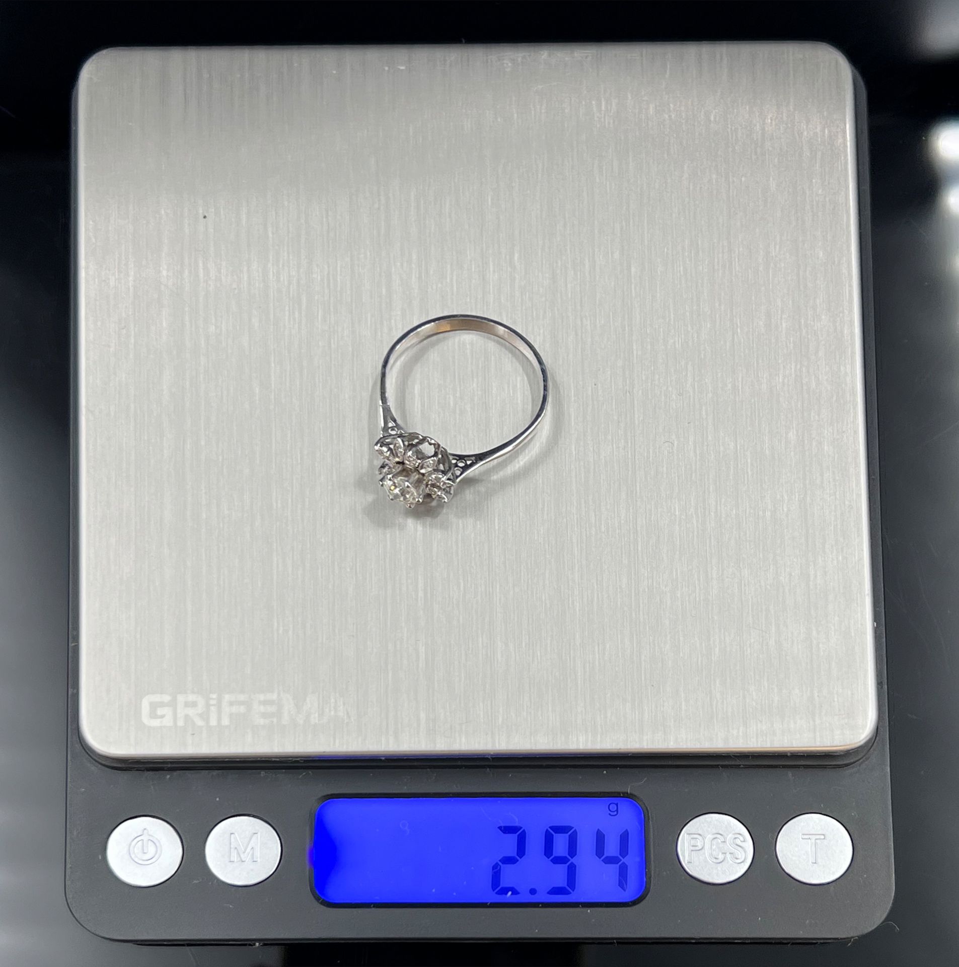 Ladies' ring in flower shape. 585 white gold with 13 diamonds. - Image 9 of 9