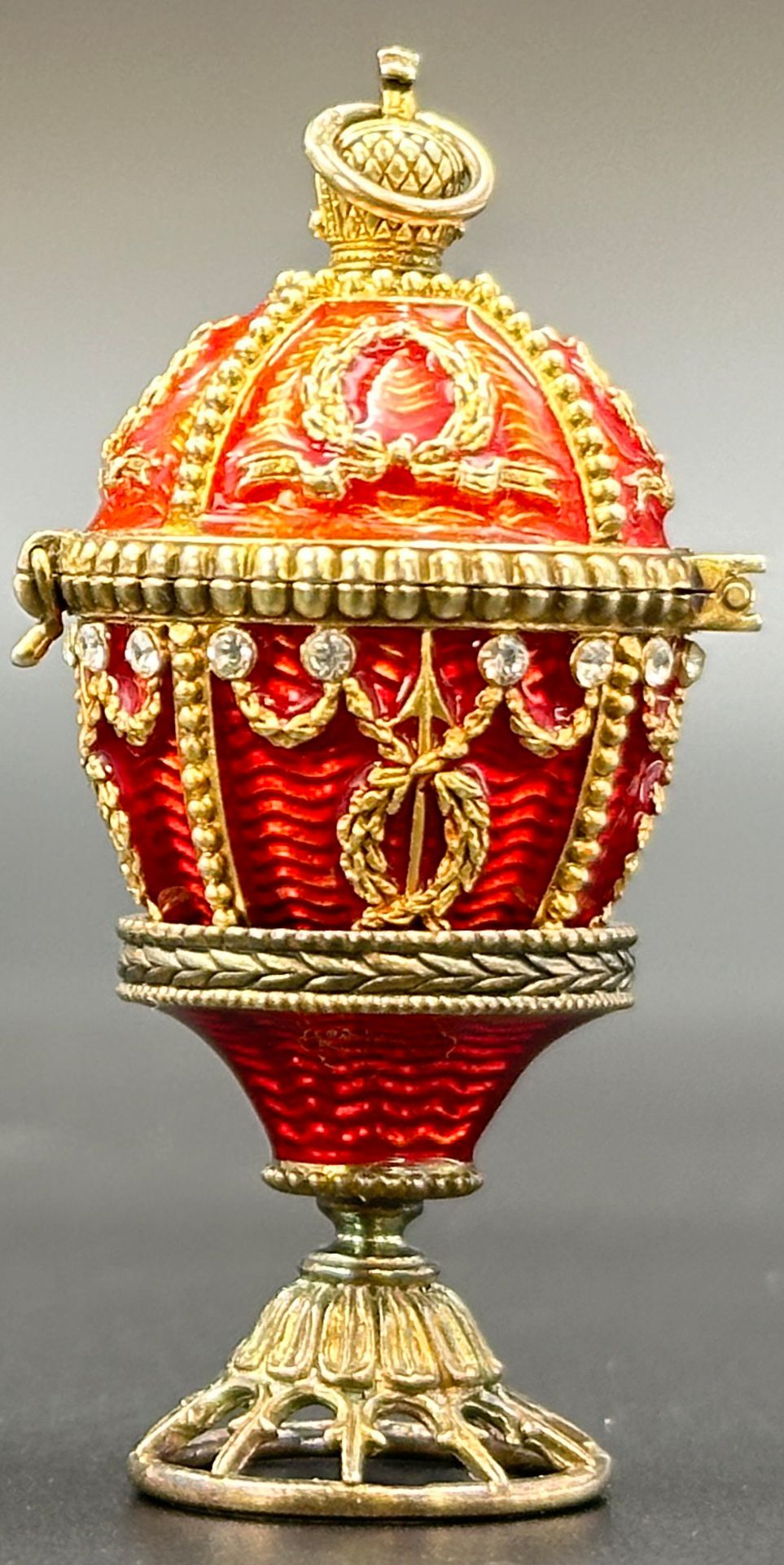 Decorative egg with miniature tsar's crown. 84 Zolotniki. Saint-Petersburg. Russia. 19th century. - Image 5 of 10