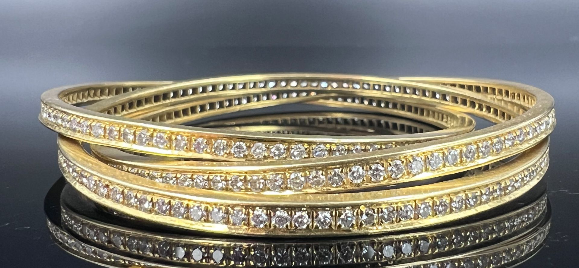 3-piece bangle. 750 yellow gold with diamonds.
