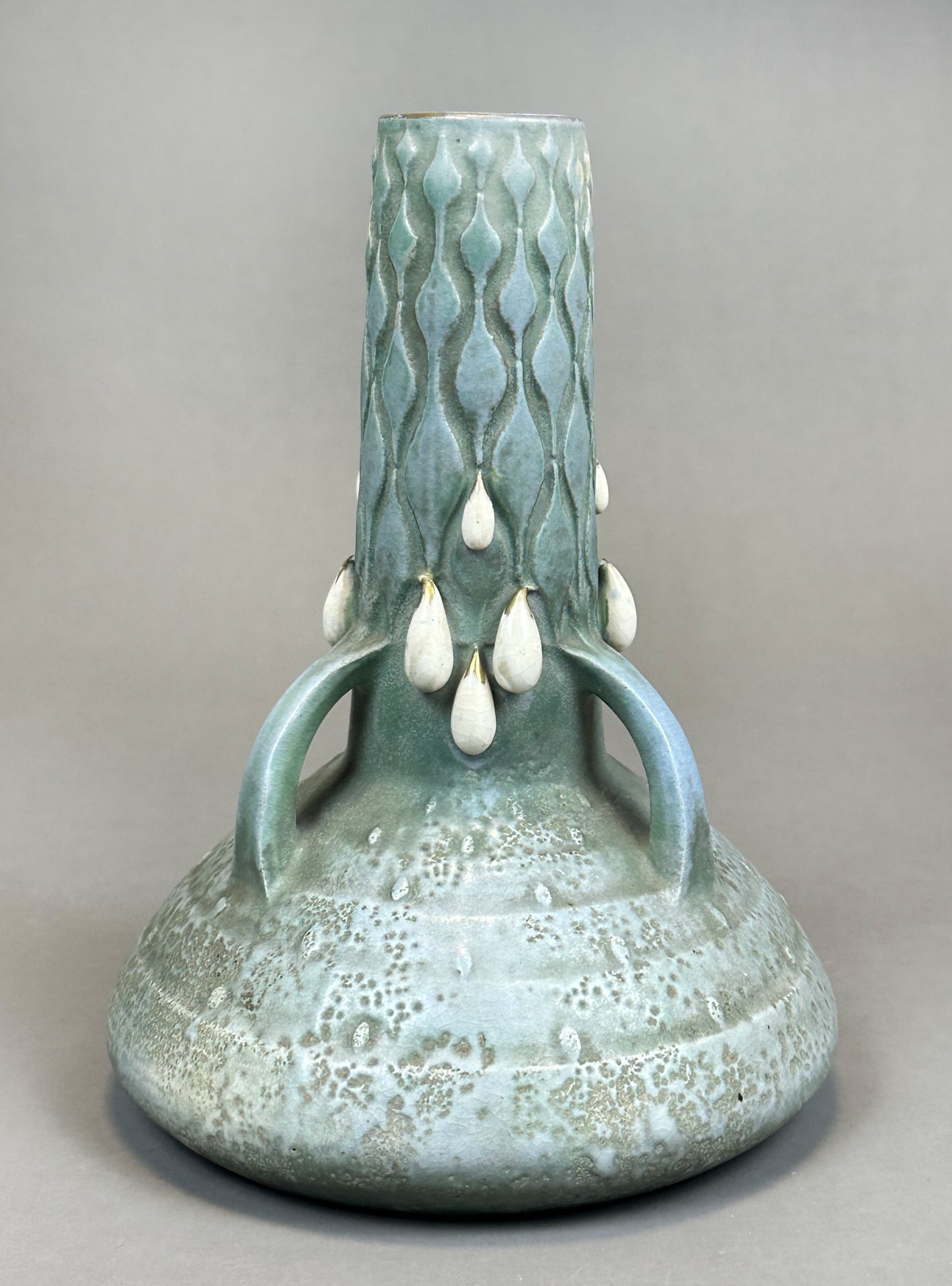 Paul DACHSEL (c.1880 - ?). Henkelvase mit Tropfendekor. Turn-Teplitz. Jugendstil. - Bild 3 aus 8