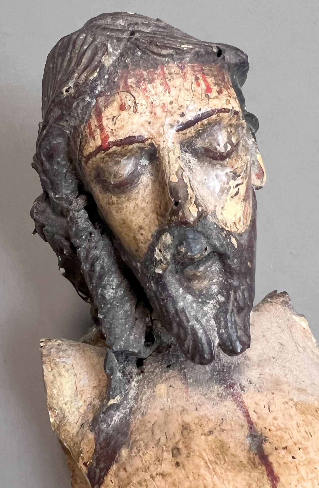 Romanische Holzfigur. Gekreuzigter Jesus Christus. Frankreich. - Bild 7 aus 9