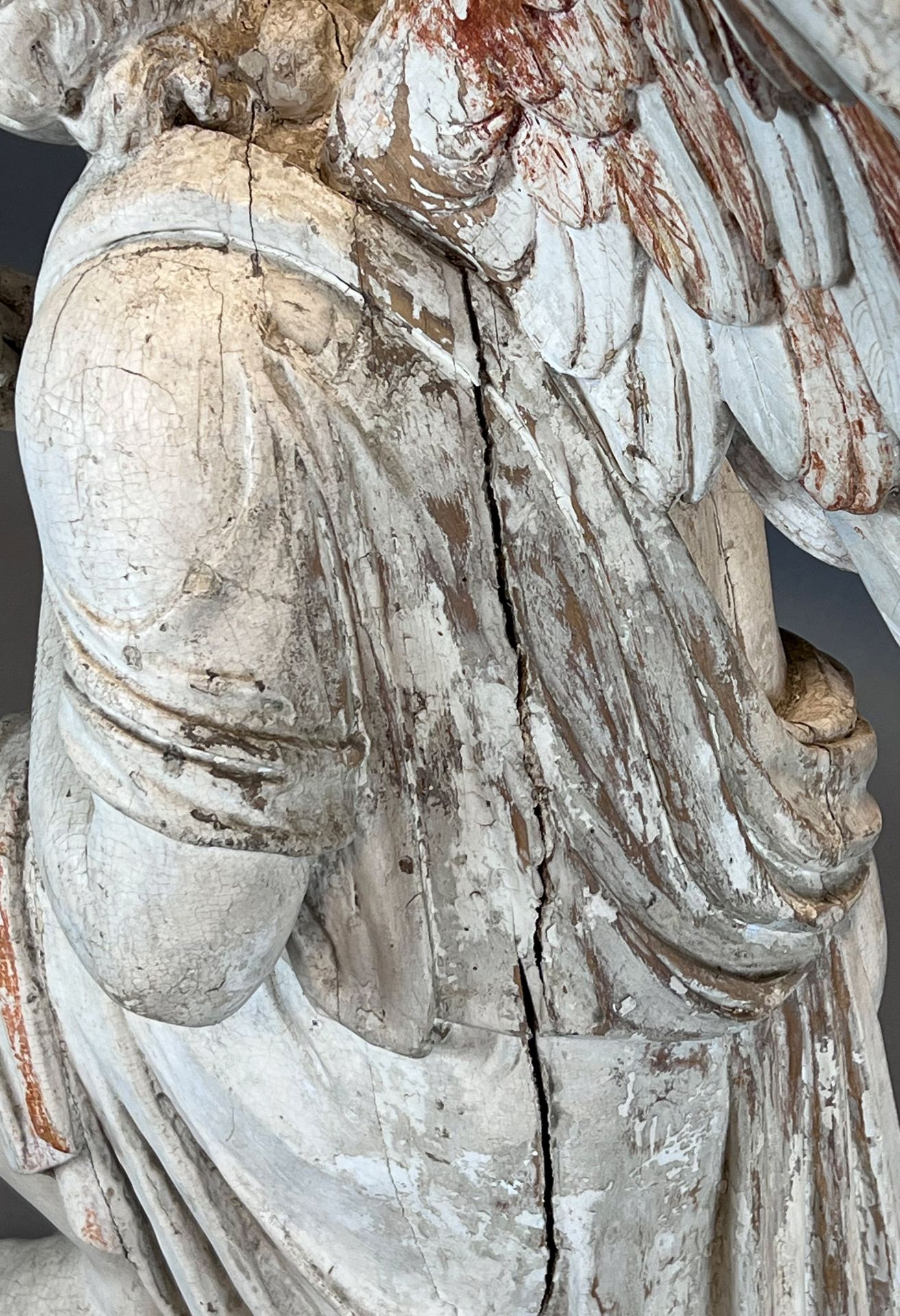 Große Holzskulptur. Kniender Engel. Ende 17. Jahrhundert. Italien. - Bild 5 aus 19