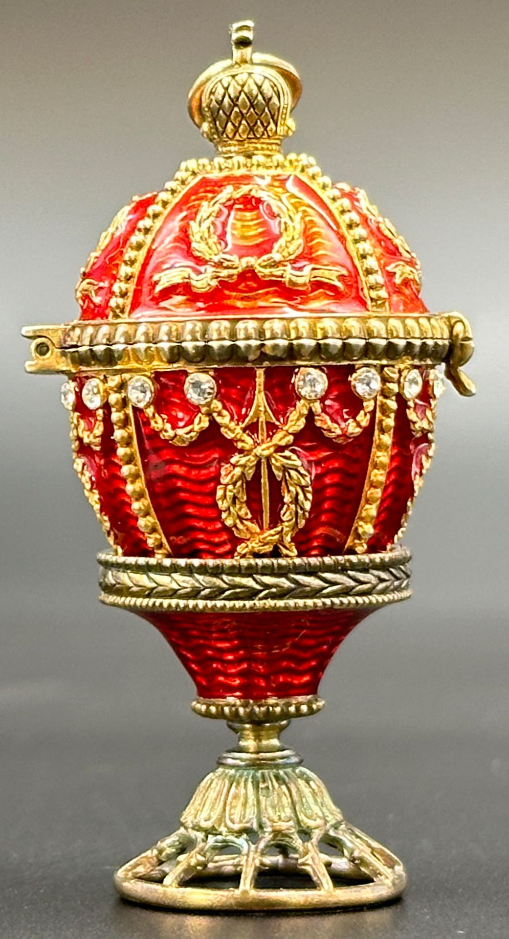 Decorative egg with miniature tsar's crown. 84 Zolotniki. Saint-Petersburg. Russia. 19th century. - Image 7 of 10