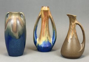 Gilbert METENIER (1876 - ?). 2 Vasen und 1 Krug. Jugendstil. Frankreich. Um 1915.2 Keramikvasen