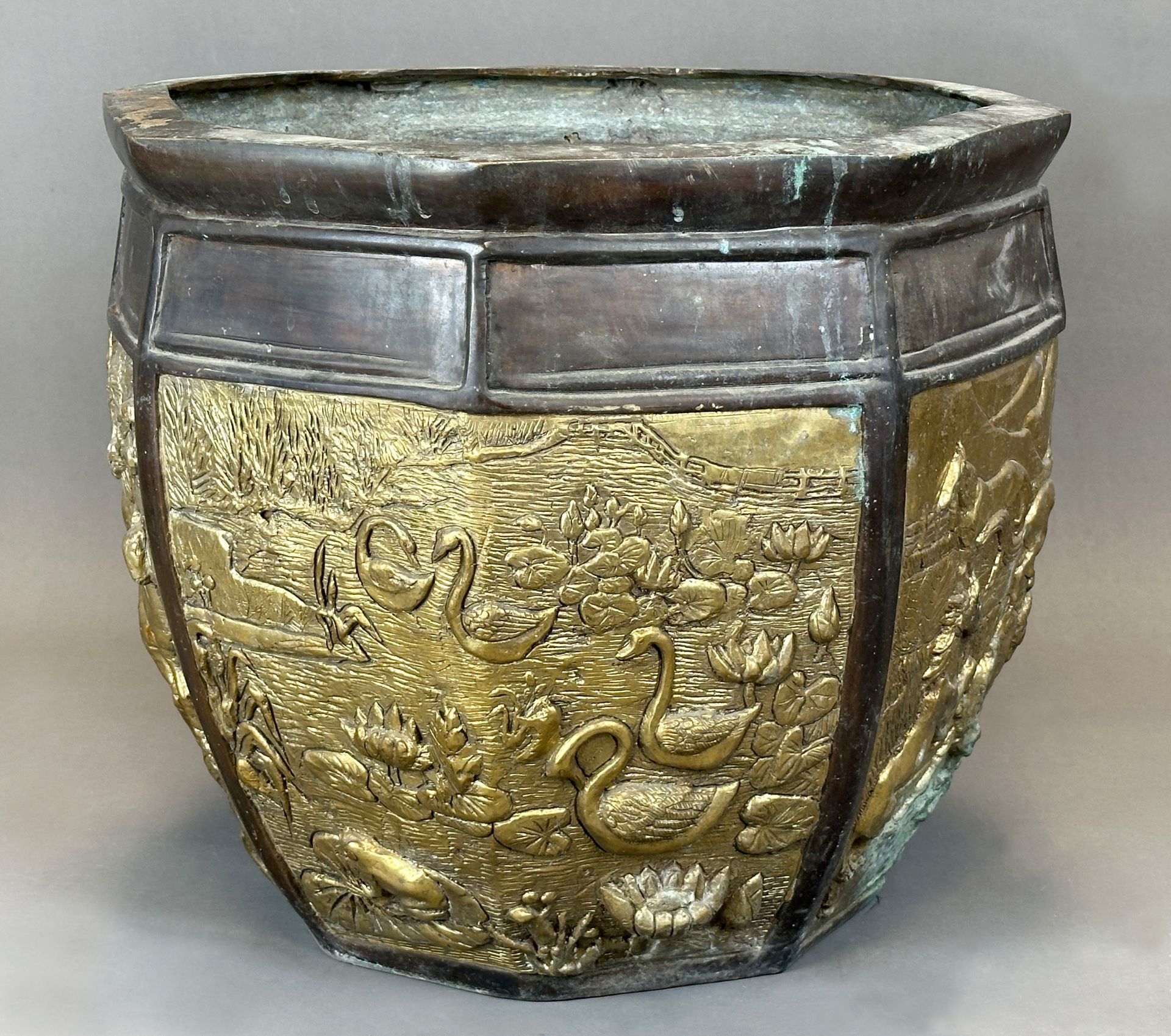 Bronze cachepot. Cachepot. China. Early 20th century. - Image 2 of 8