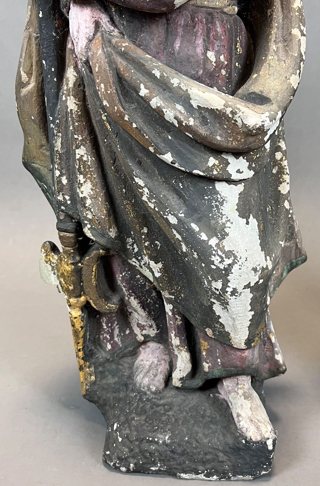 2 Steinfiguren. Heilige mit Säge und Lanze. 1. Hälfte 19. Jahrhundert. - Bild 6 aus 11