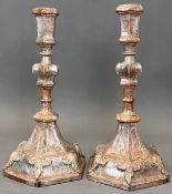 Ein Paar Altarleuchter. Holz. Wohl 19. Jahrhundert.