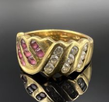 Ladies' ring. 750 yellow gold with small glass and coloured stones.