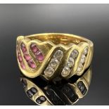 Ladies' ring. 750 yellow gold with small glass and coloured stones.