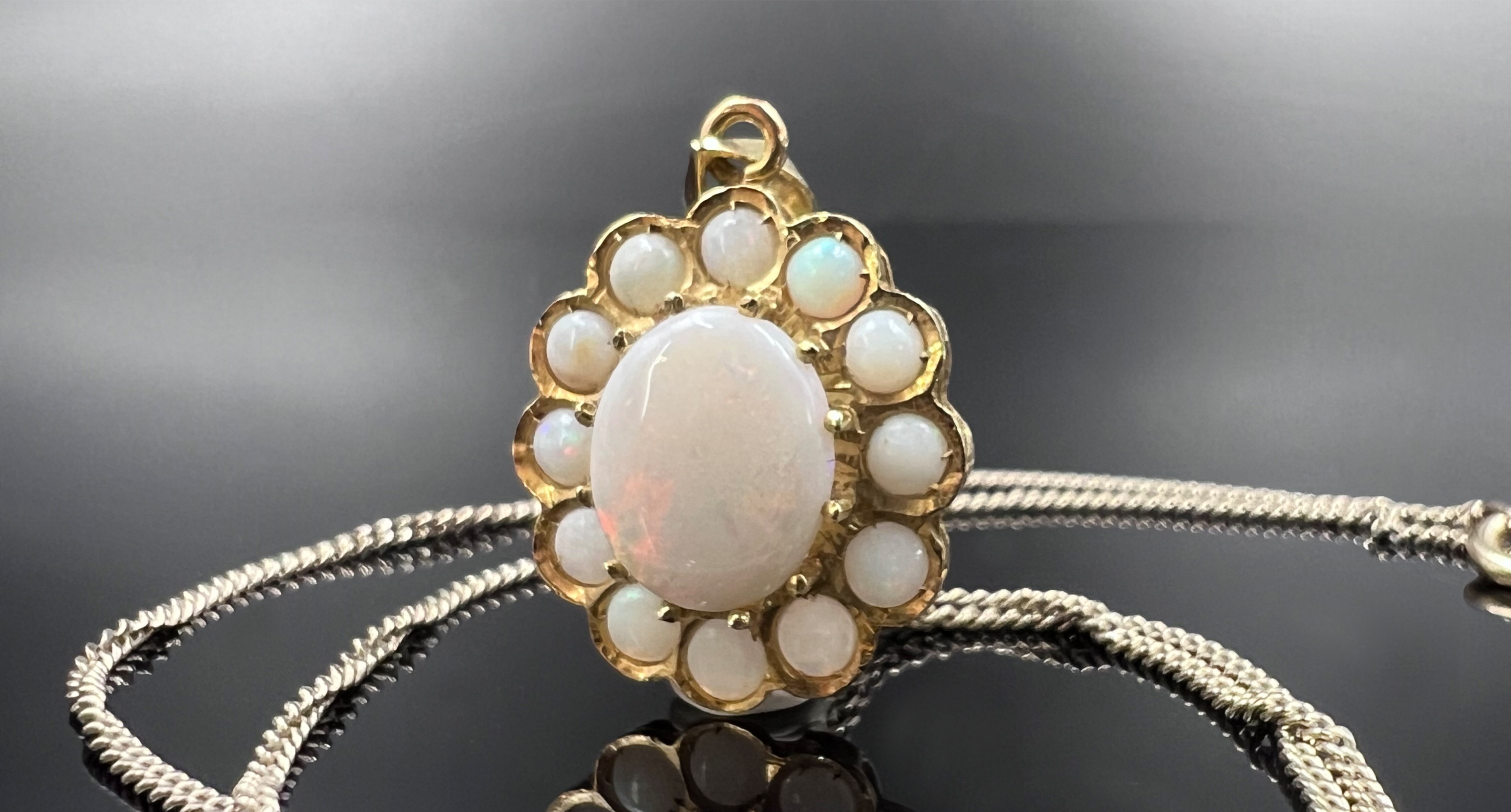 Pendant with necklace. 585 yellow gold with opals. - Image 2 of 7