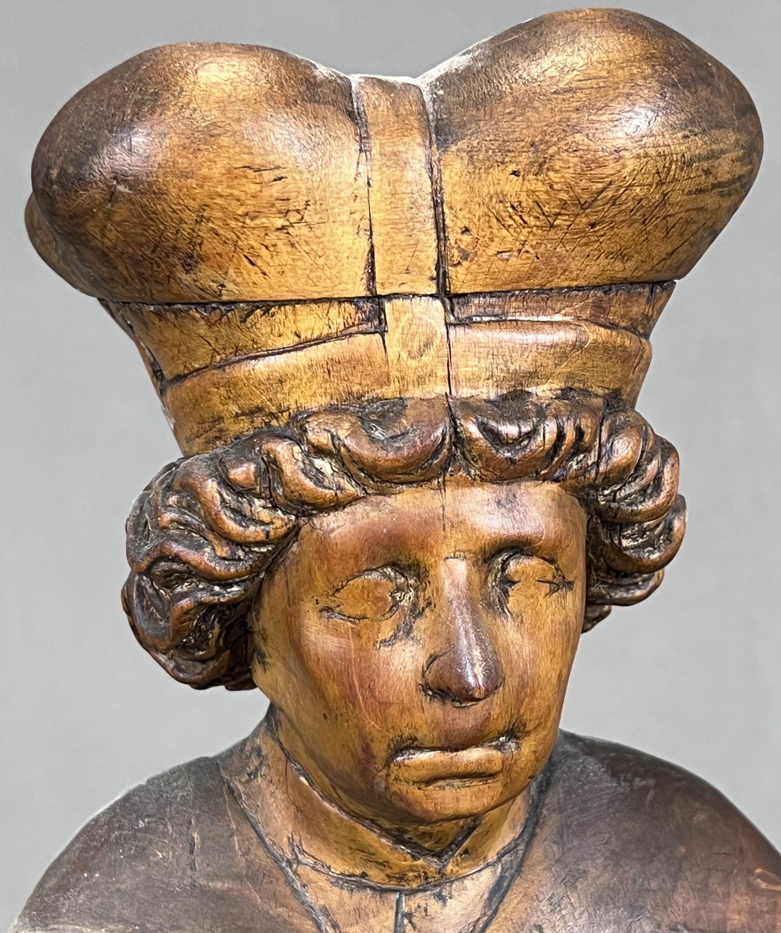 Holzfigur. Hl. Sankt Martin. Spätgotik. 15. Jahrhundert. Wohl Südeuropa. - Bild 5 aus 10