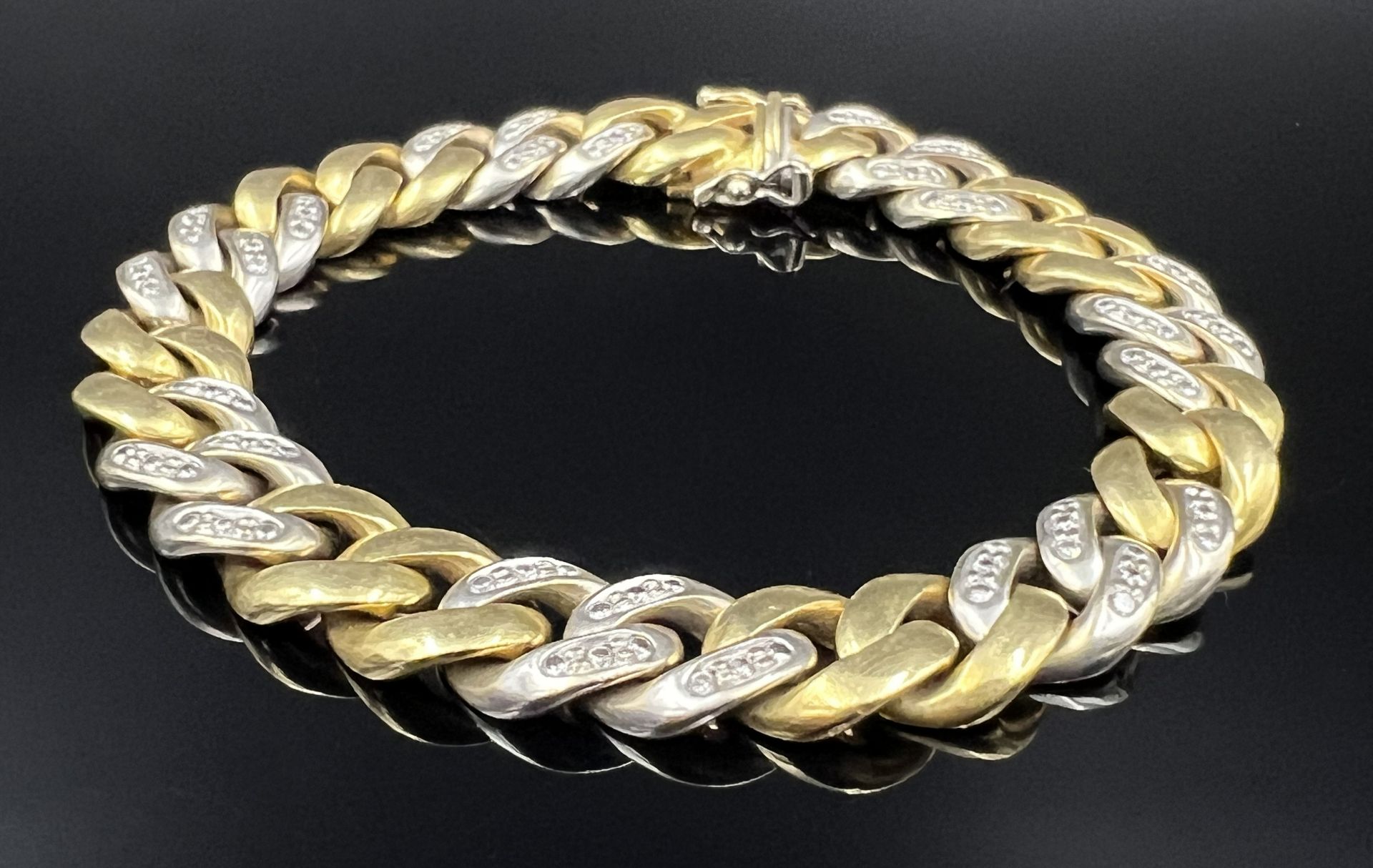 Armkette / Panzerkette. 750 Gelbgold und Weißgold mit kleinen Diamanten.