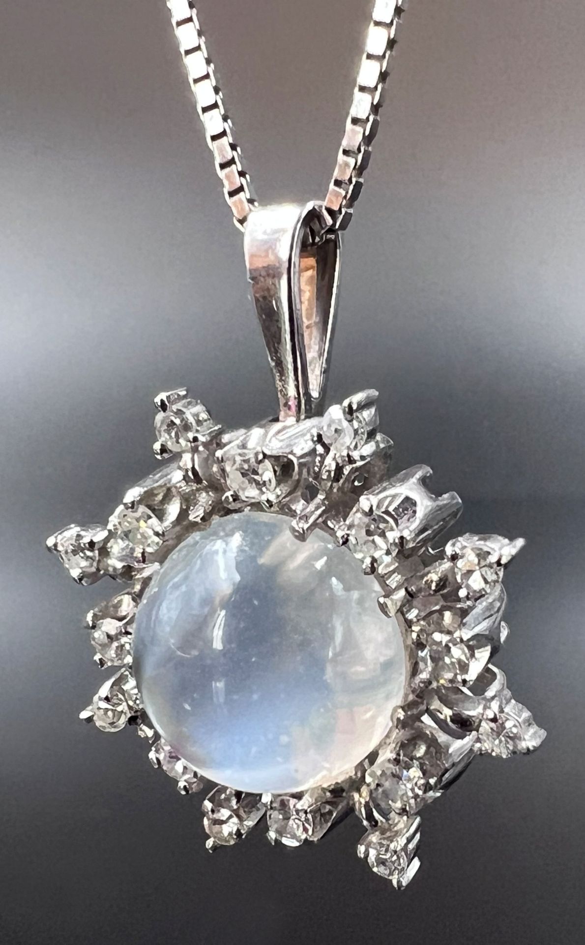 Pendant. 750 white gold with moonstone and diamonds. Necklace 585 white gold. - Image 3 of 7
