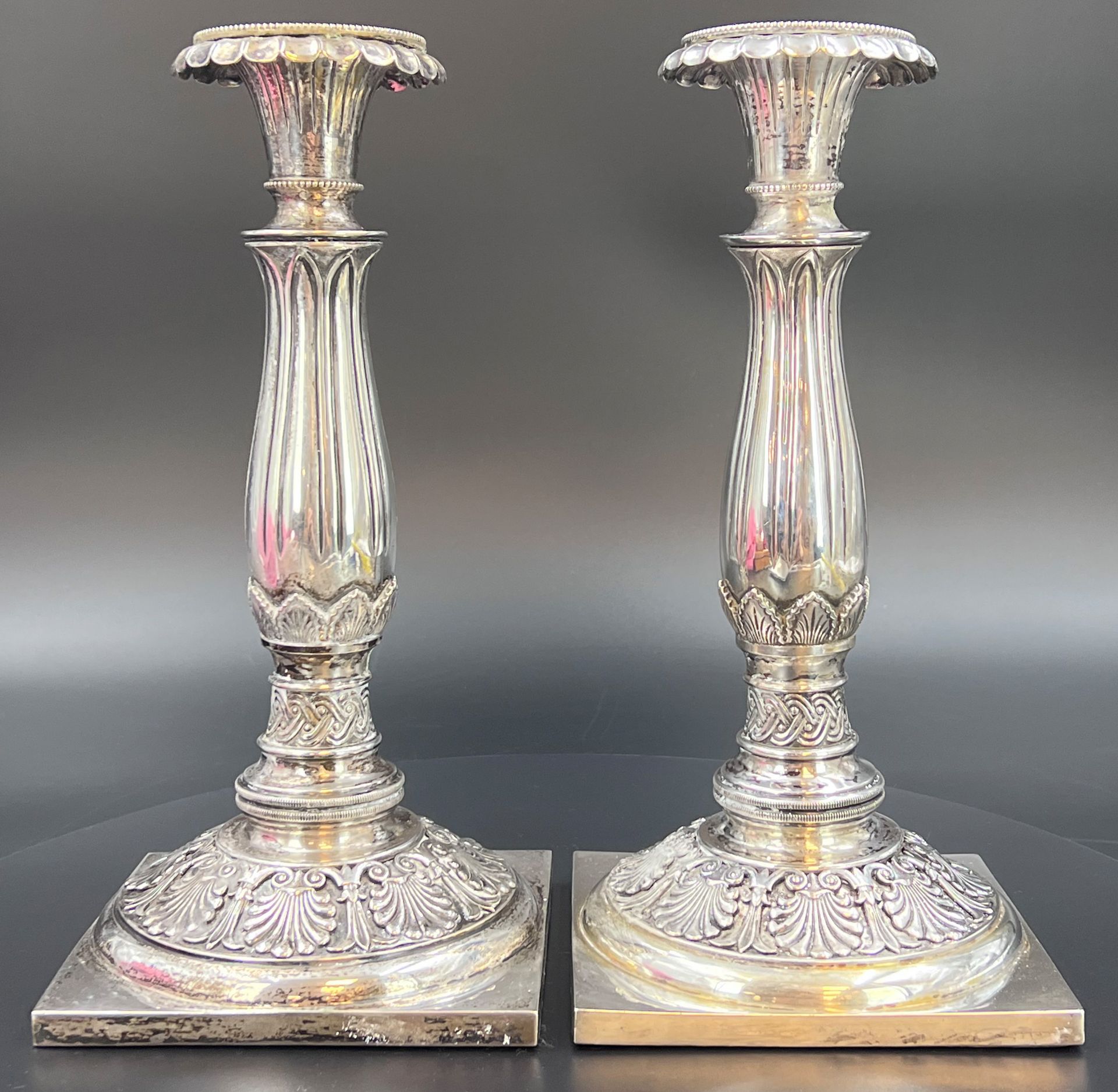 Paar Kerzenleuchter aus Silber. 12 Lot. 1. Hälfte 19. Jahrhundert. Berlin. - Bild 4 aus 16