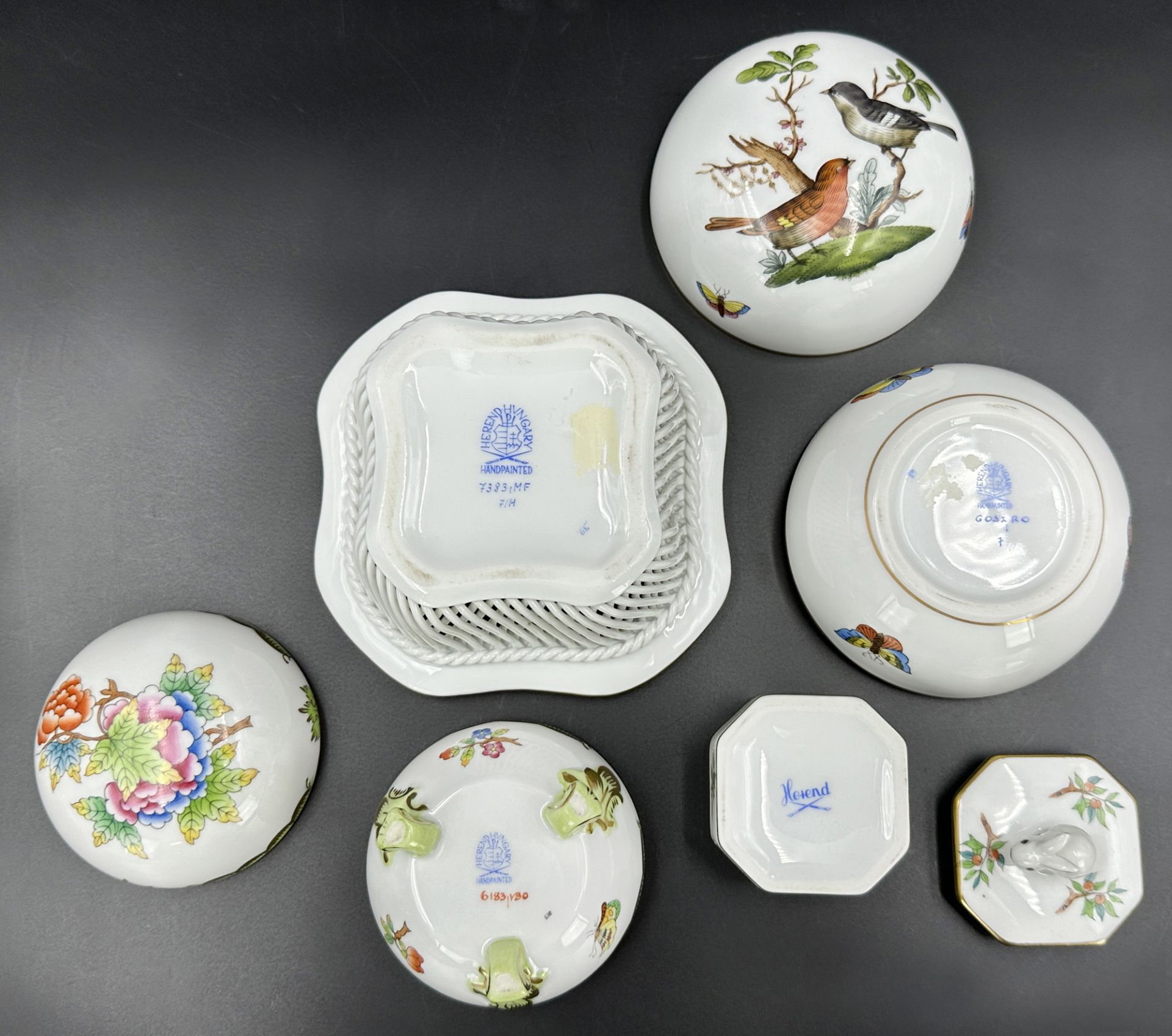 Three small lidded jars and a small bowl. HEREND. - Image 13 of 17