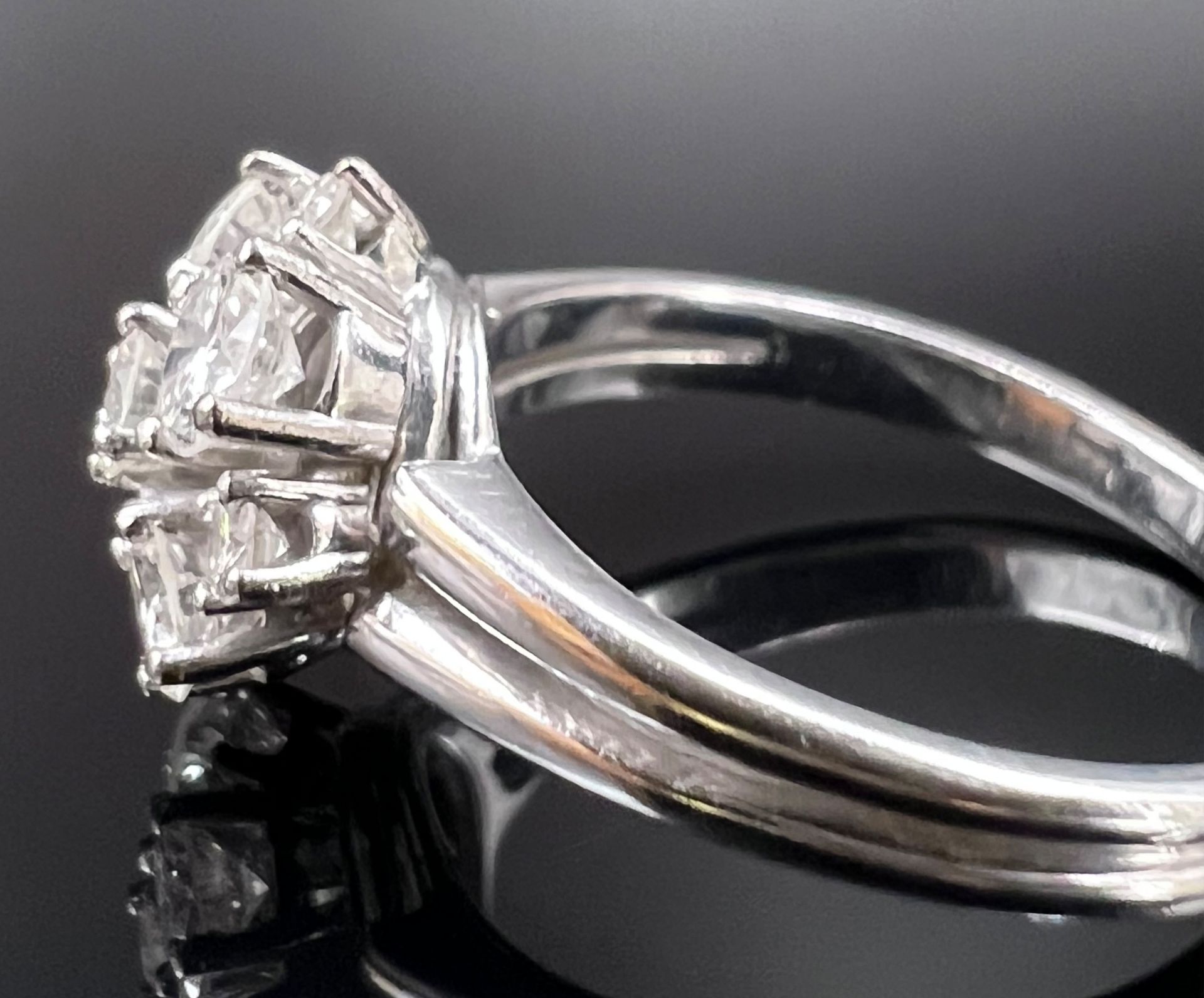 Ladies' ring. 750 white gold with 9 diamonds. - Image 3 of 11