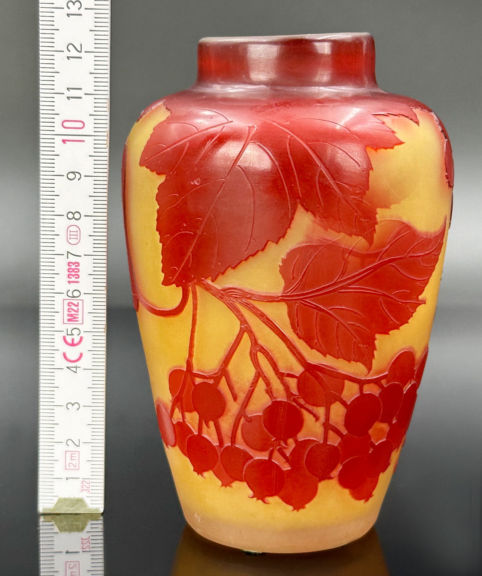 Kleine ovale Vase. Emile GALLÉ (1846 - 1904). Um 1900. - Bild 10 aus 10