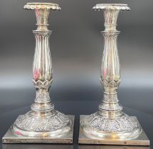Paar Kerzenleuchter aus Silber. 12 Lot. 1. Hälfte 19. Jahrhundert. Berlin.