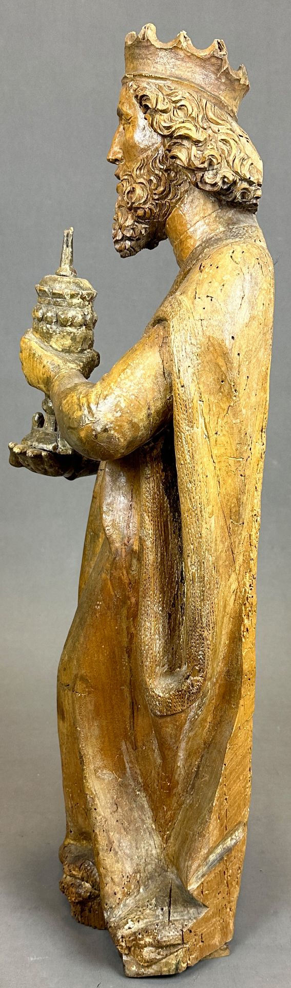 Holzfigur. Hl. König aus der Anbetung. Um 1500. Süddeutschland. - Bild 2 aus 11