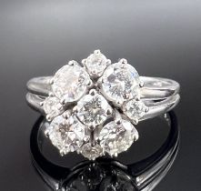 Ladies' ring. 750 white gold with 9 diamonds.