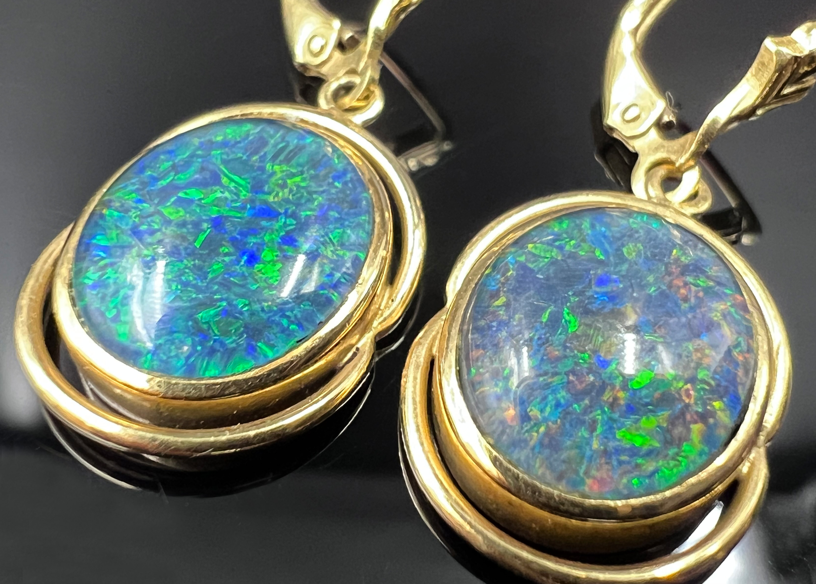 Jewellery set with opal doublets. Yellow gold of various alloys. - Image 2 of 12