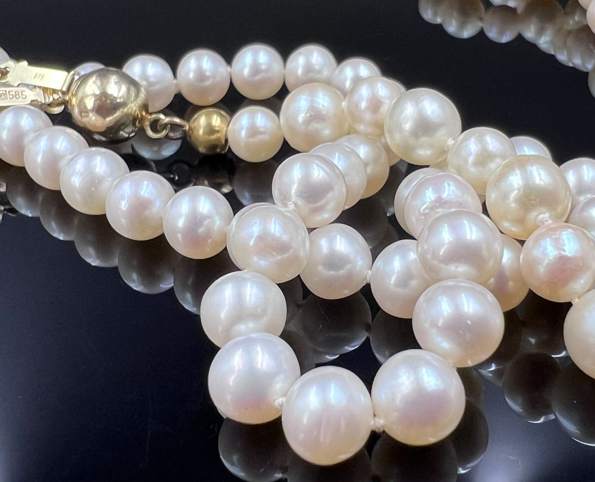Two pearl necklaces. - Image 7 of 7