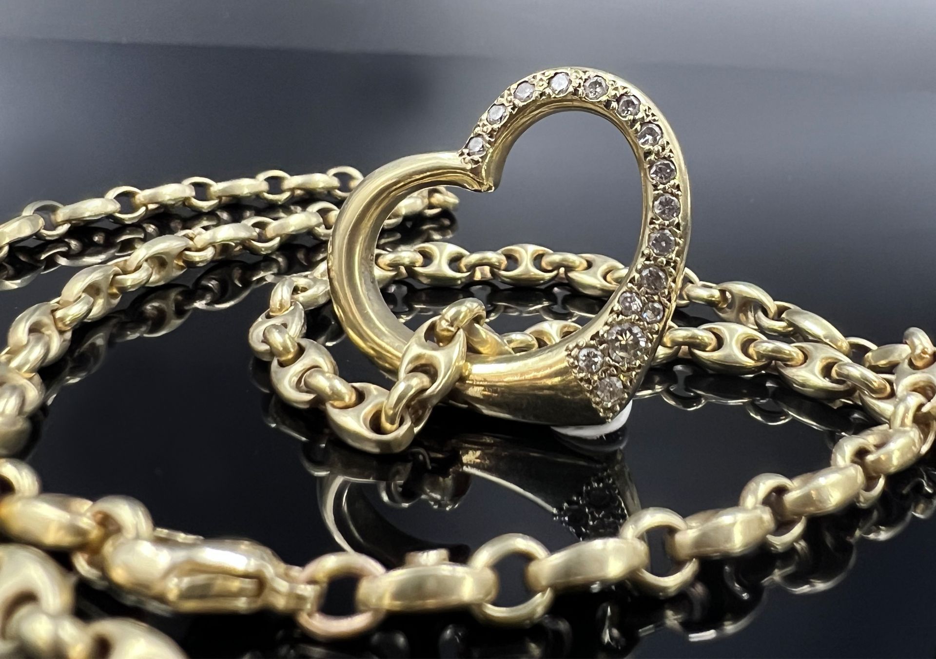 Heart-shaped pendant with necklace. 585 yellow gold with diamonds. - Image 2 of 6