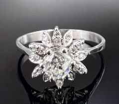 Ladies' ring in flower shape. 585 white gold with 13 diamonds.
