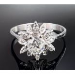 Ladies' ring in flower shape. 585 white gold with 13 diamonds.