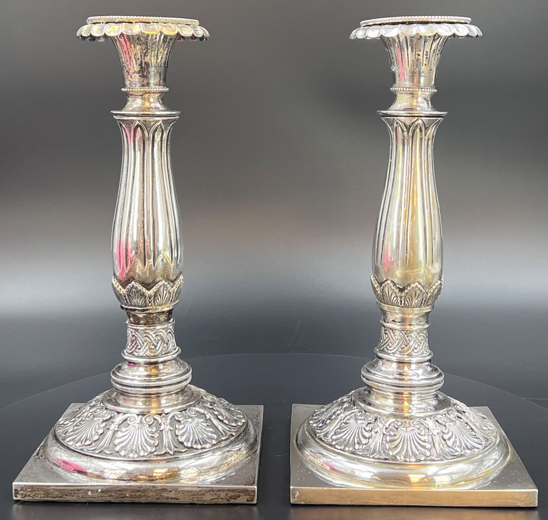 Paar Kerzenleuchter aus Silber. 12 Lot. 1. Hälfte 19. Jahrhundert. Berlin. - Bild 2 aus 16