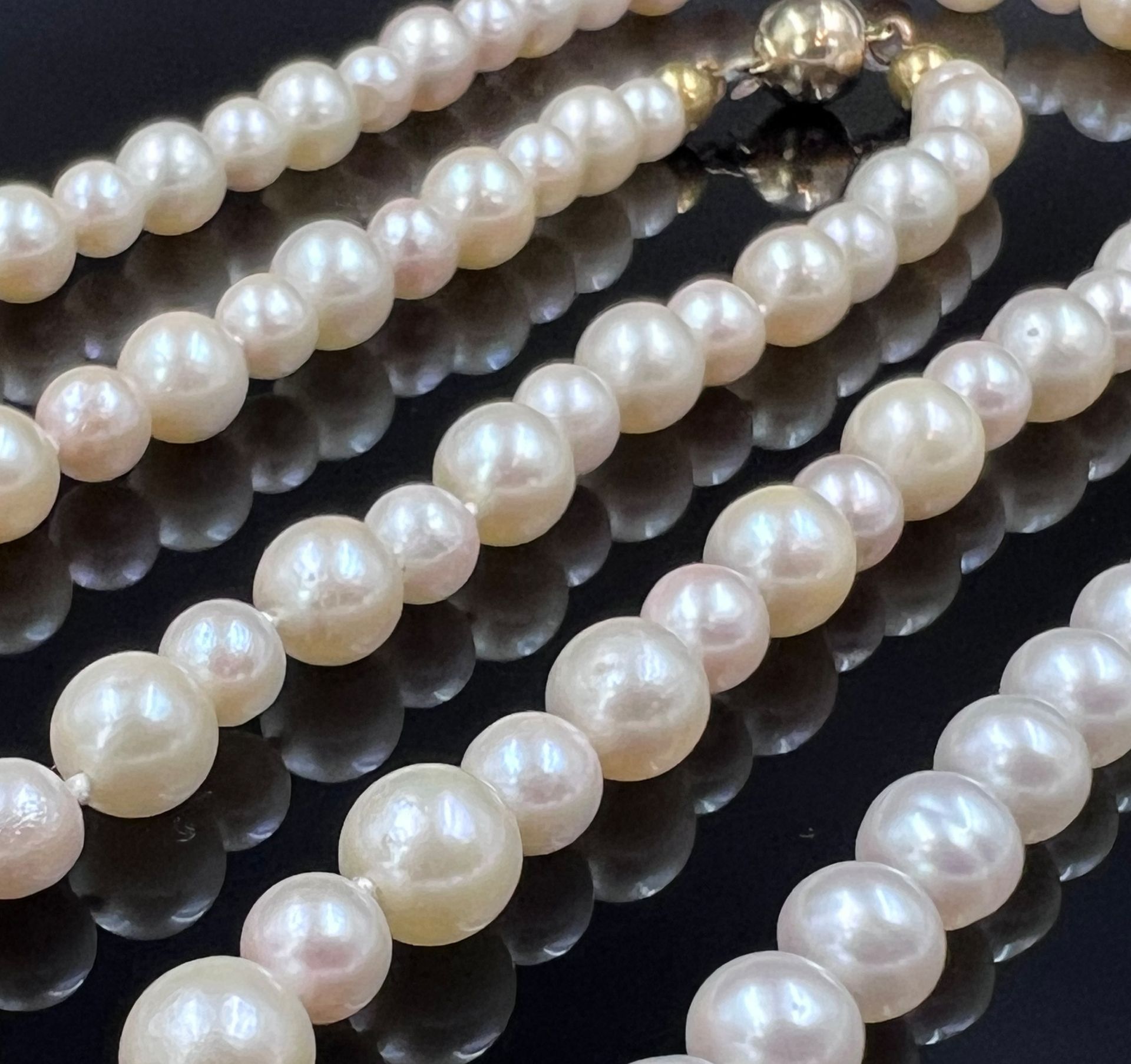 Two pearl necklaces. - Image 3 of 7