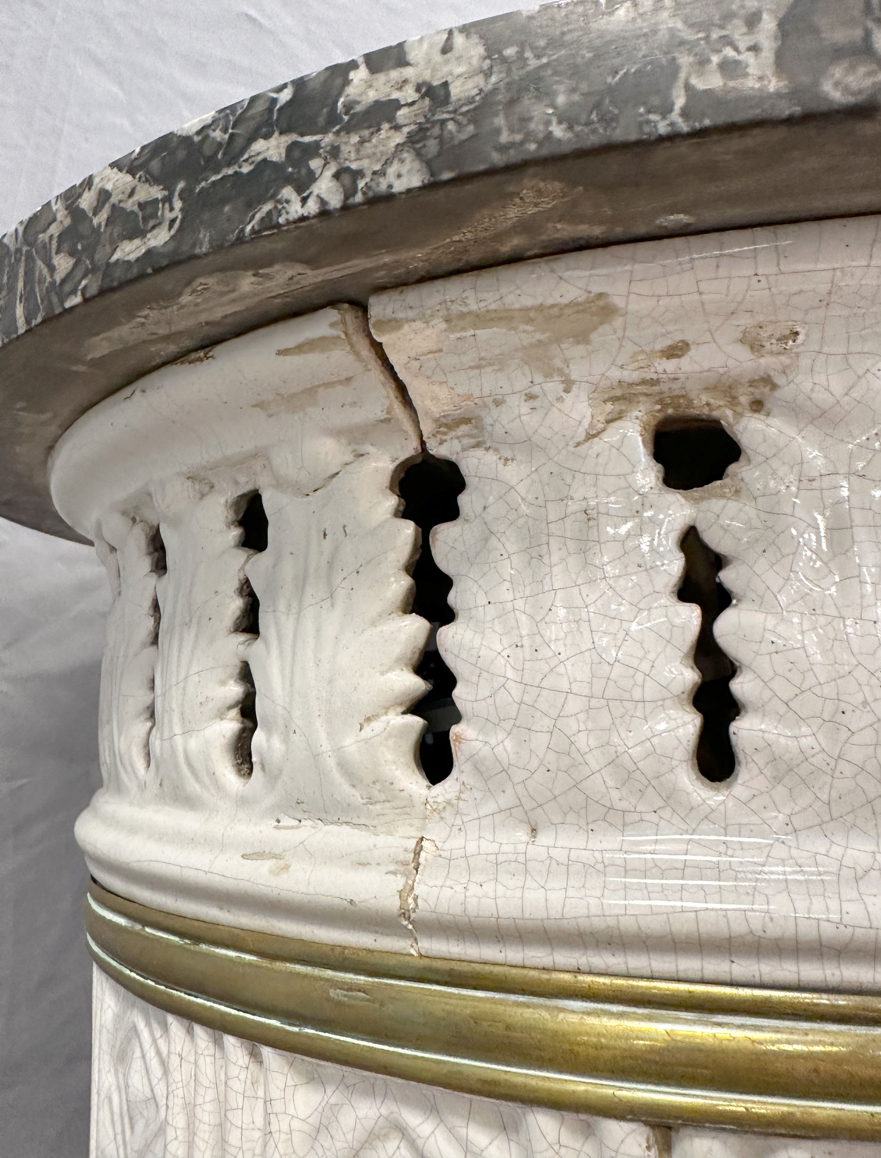White Biedermeier round stove with tiles in relief structure. - Image 11 of 19