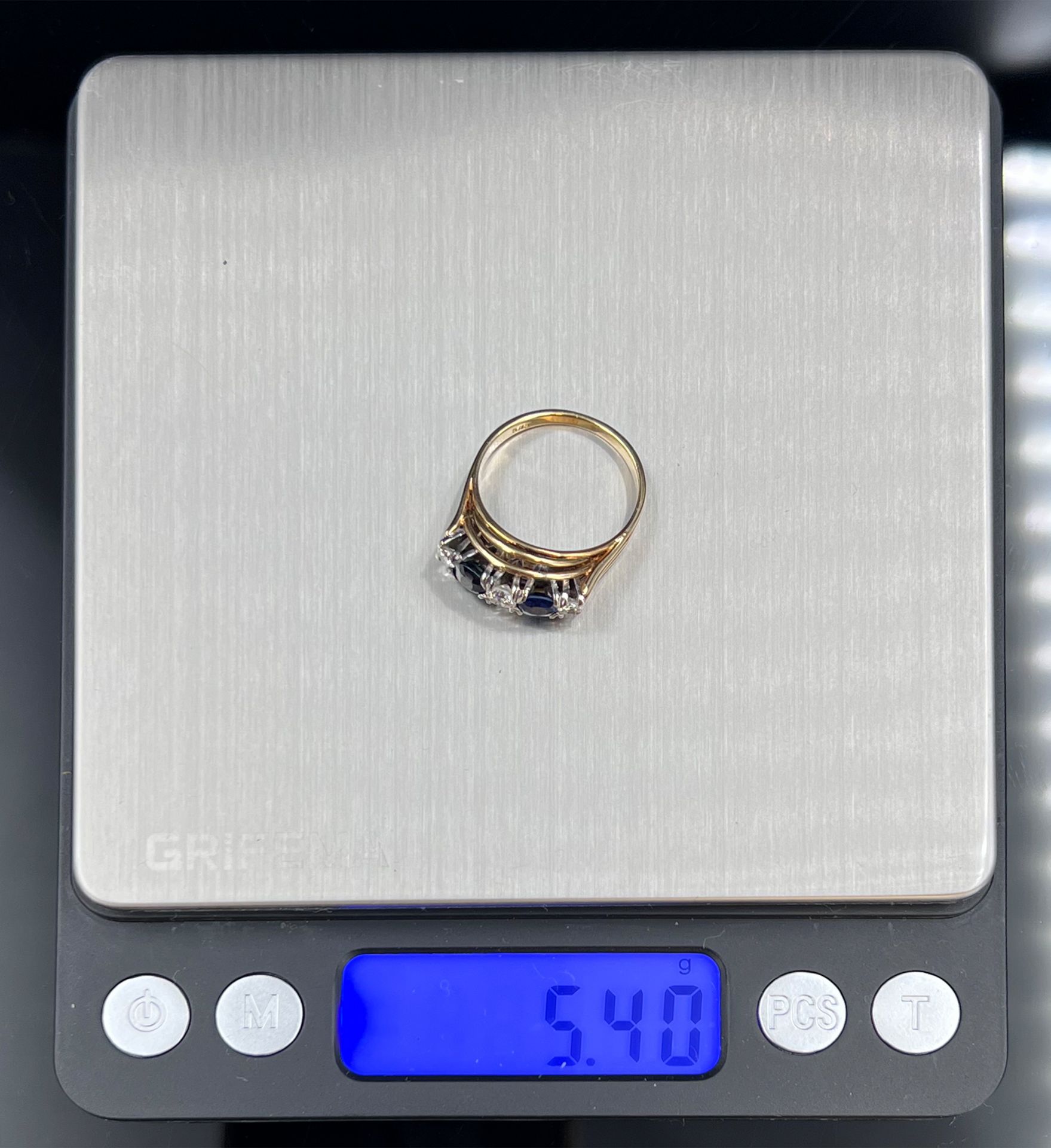 Ladies' ring. 585 yellow gold and white gold with 3 diamonds and 2 sapphires. - Image 8 of 8