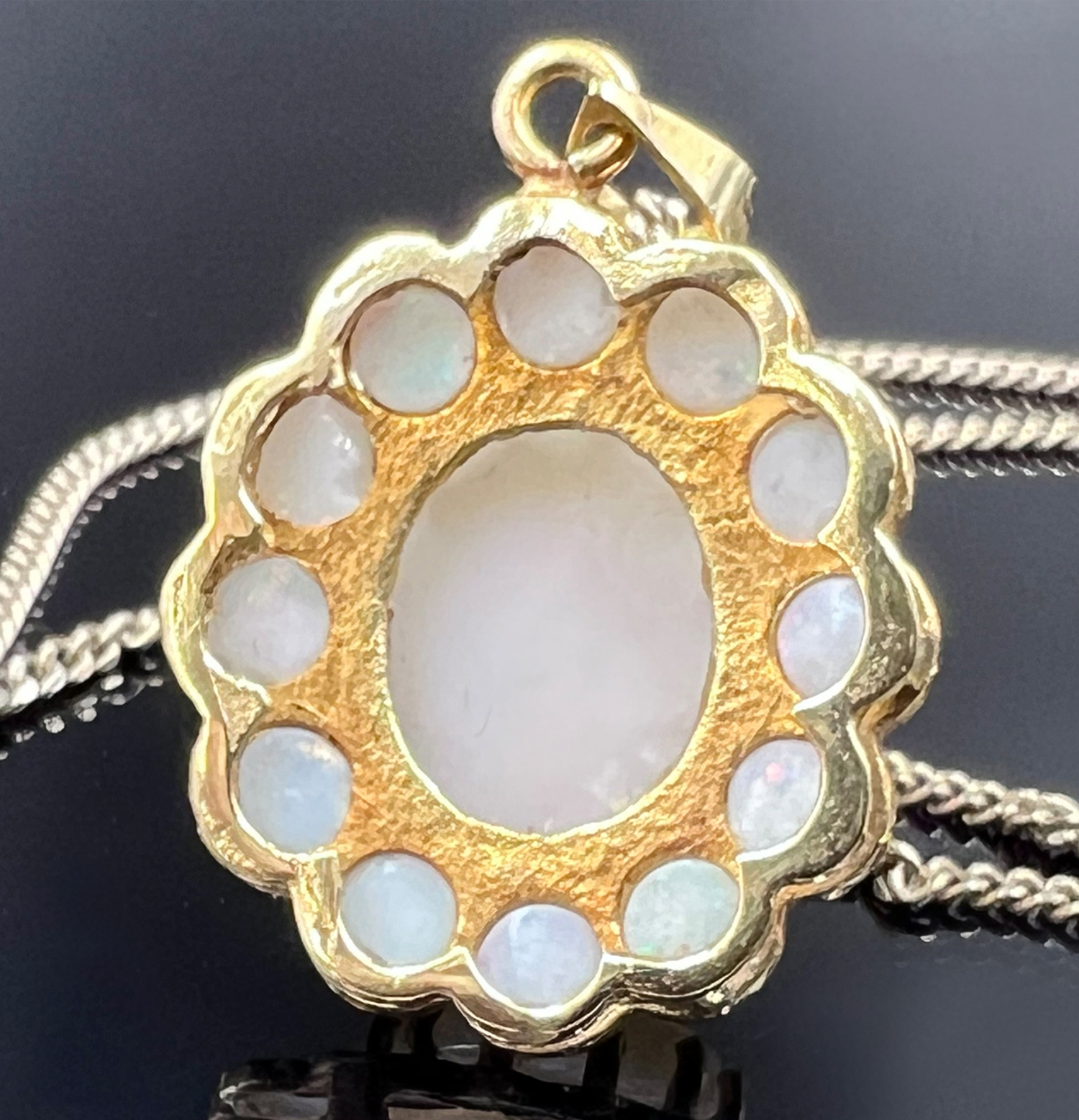 Pendant with necklace. 585 yellow gold with opals. - Image 3 of 7