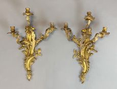 Ein Paar antike Wandkerzenhalter. Bronze vergoldet. 19. Jahrhundert.