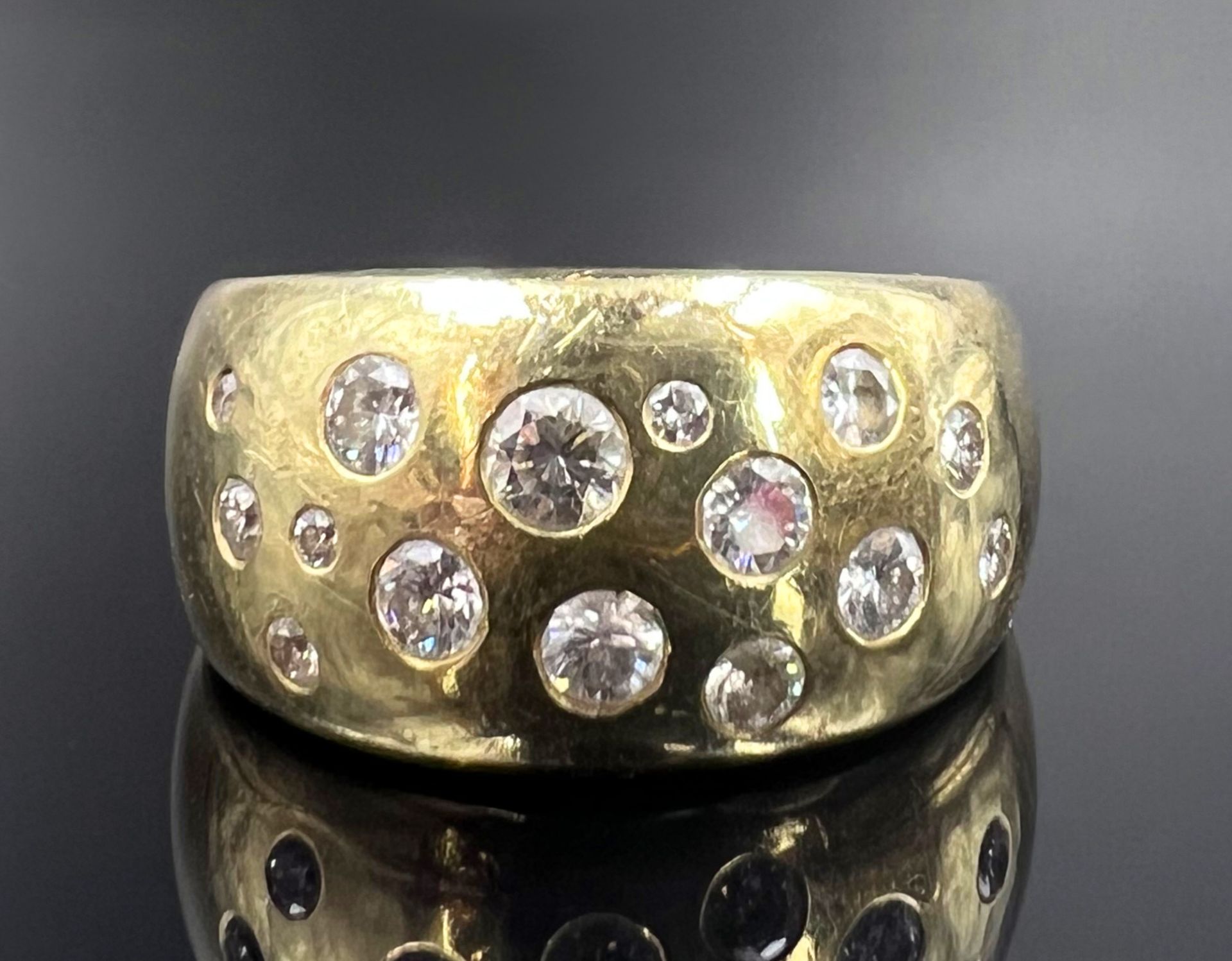 Ladies' ring. 585 yellow gold with diamonds