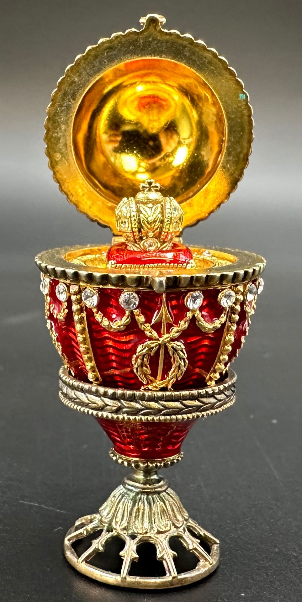 Decorative egg with miniature tsar's crown. 84 Zolotniki. Saint-Petersburg. Russia. 19th century. - Image 8 of 10