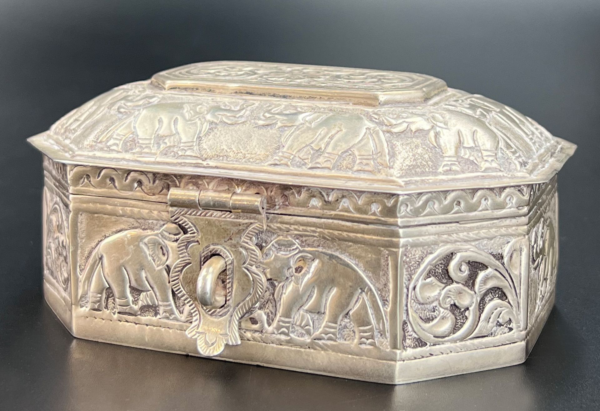 Casket with lucky elephant. Silver 800.