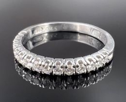 Ladies' ring / half-memoire ring. 585 white gold with diamonds.