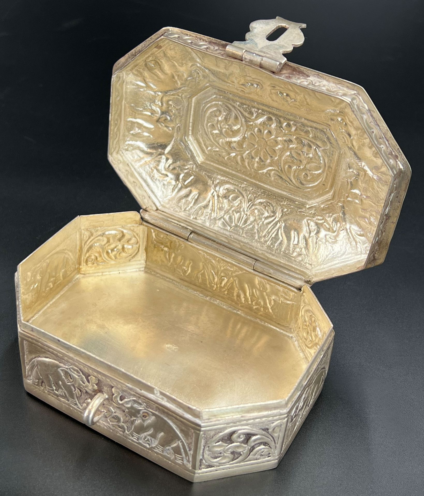 Casket with lucky elephant. Silver 800. - Image 6 of 8