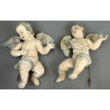 Two baroque putti. Wood.