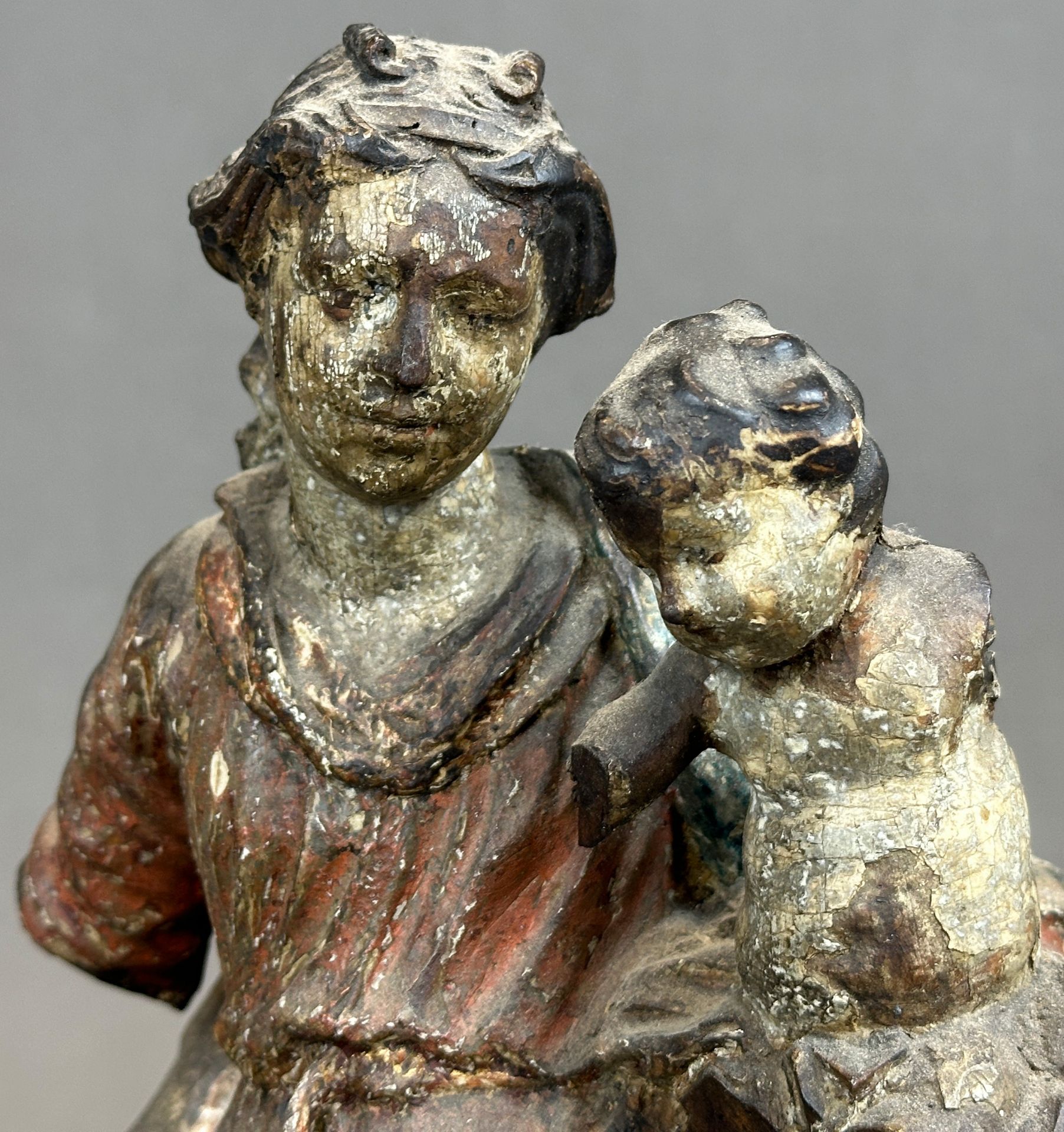 Holzfigur. Jungfrau Maria mit Jesuskind. Um 1550. Österreich. - Bild 7 aus 12