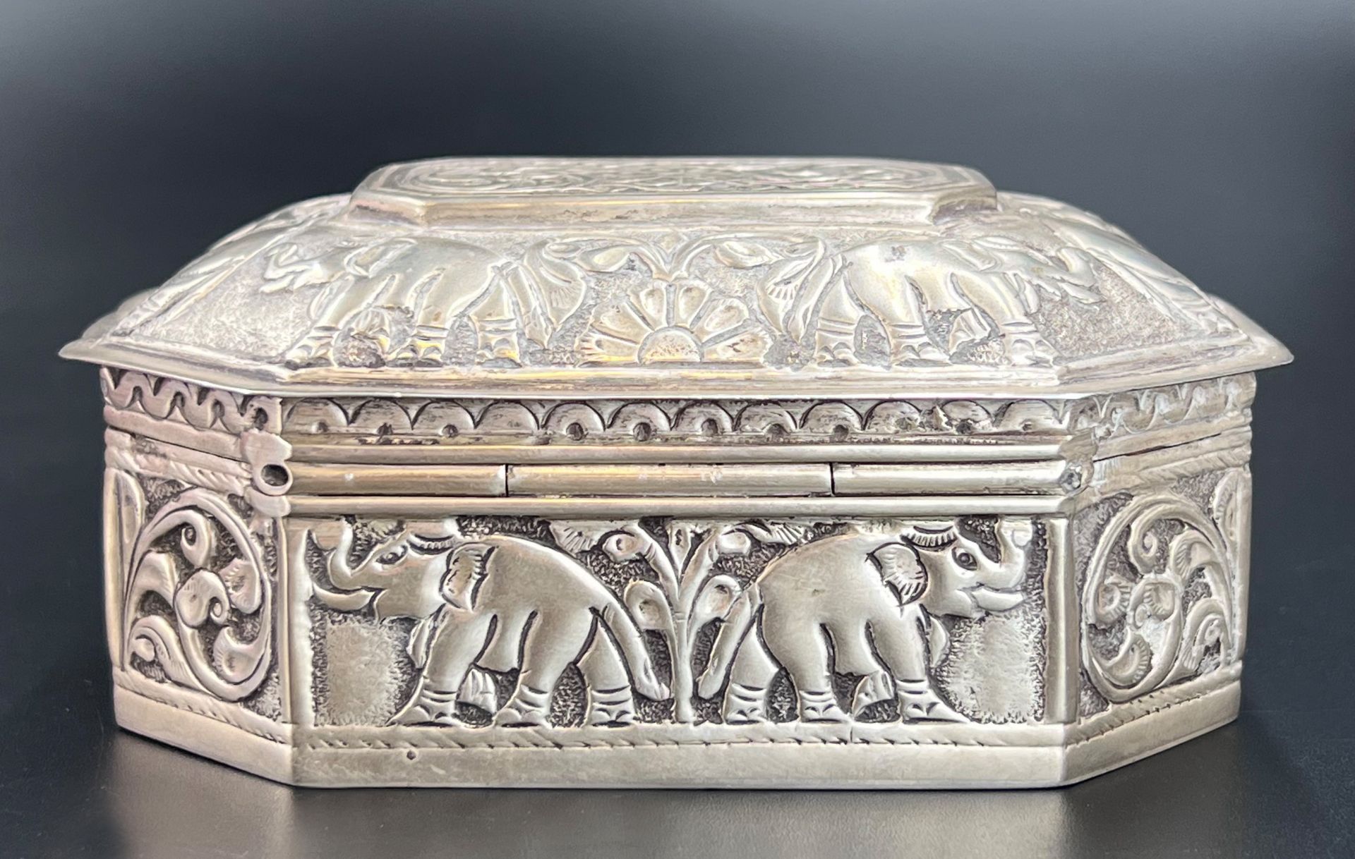 Casket with lucky elephant. Silver 800. - Image 3 of 8