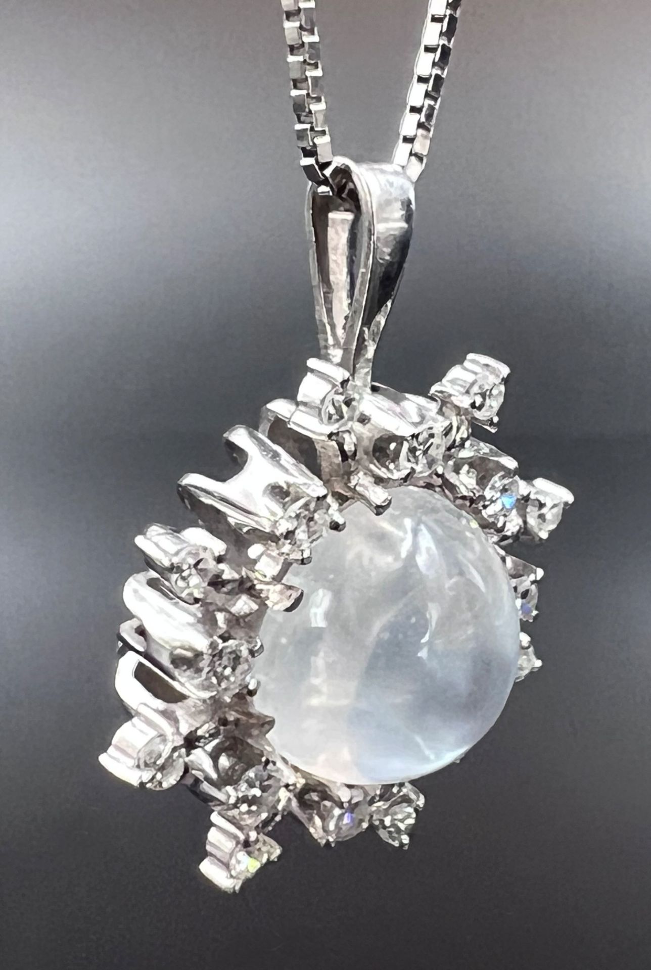 Pendant. 750 white gold with moonstone and diamonds. Necklace 585 white gold. - Image 2 of 7