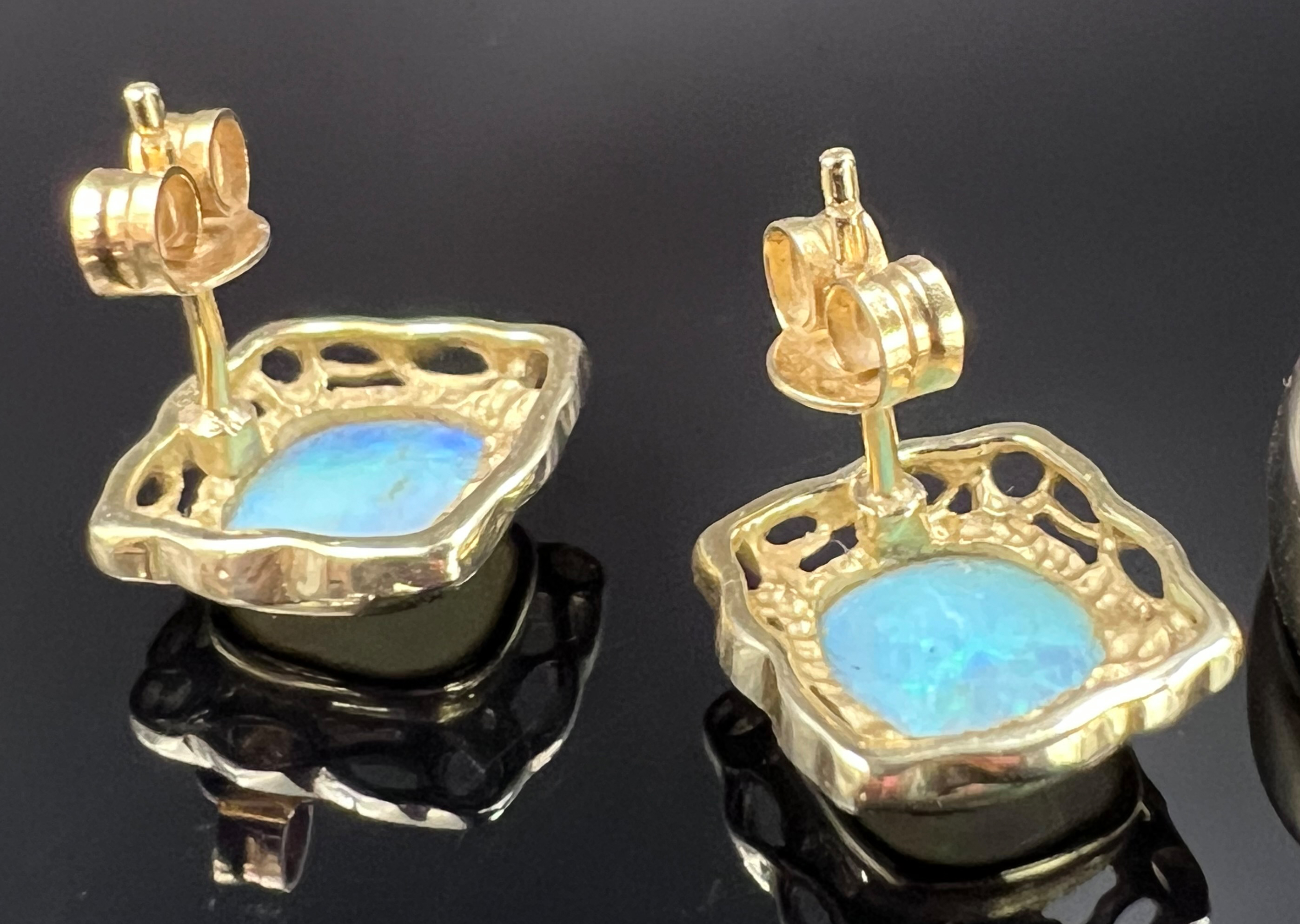 Jewellery set with opals and opal doublets. Yellow gold of various alloys. - Image 5 of 14