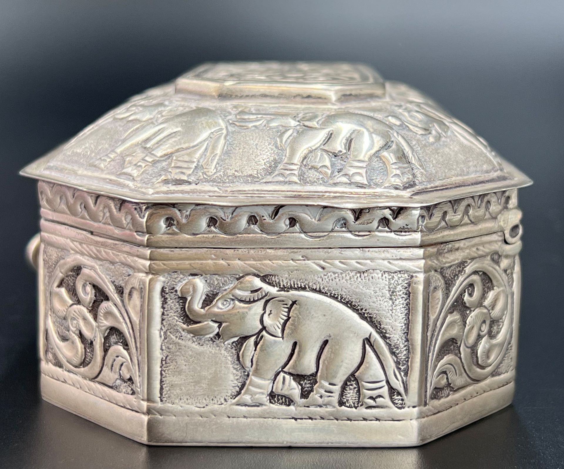 Casket with lucky elephant. Silver 800. - Image 2 of 8