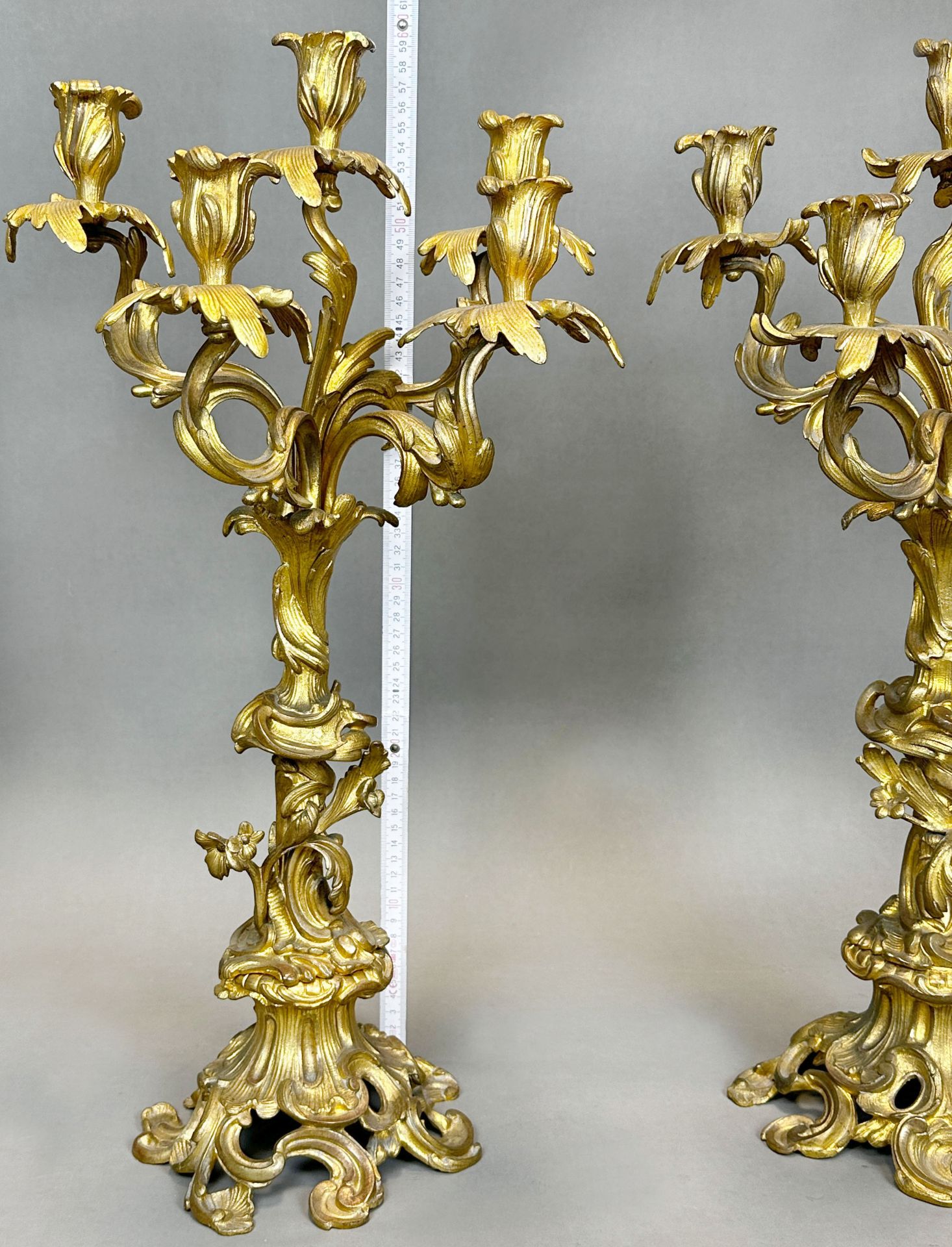 Ein Paar Girandolen, 5- flammig. Bronze vergoldet. 19. Jahrhundert. - Bild 13 aus 14